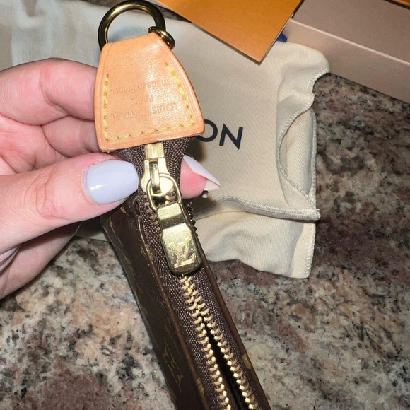 Mini Pochette Accessoires Louis Vuitton - Picture 4 of 7